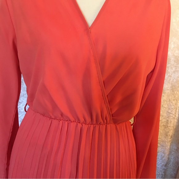 Pretty Garden Orange/salmon color V neck pleated dress Medium - Picture 4 of 9